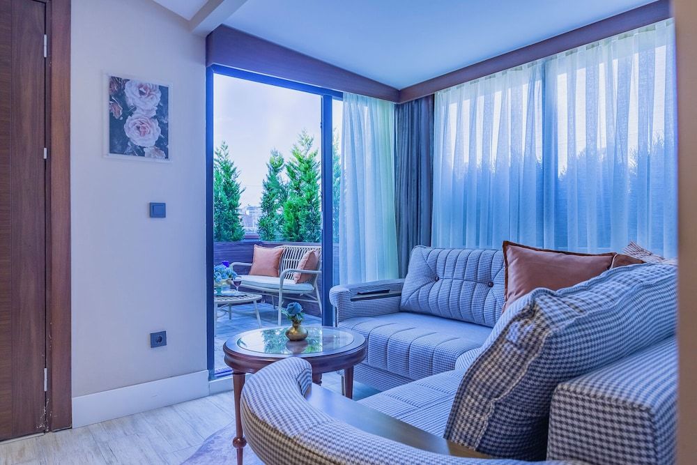 undefined Lord Morgan Exclusive Design & Cihangir 4