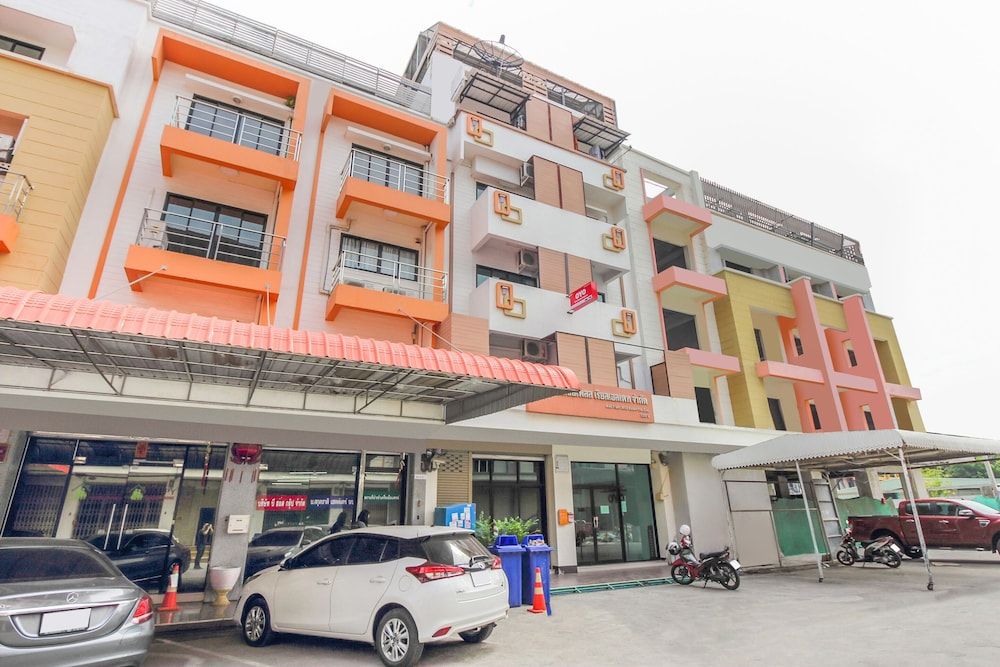 undefined OYO 697 Asia Family Bangkok 4