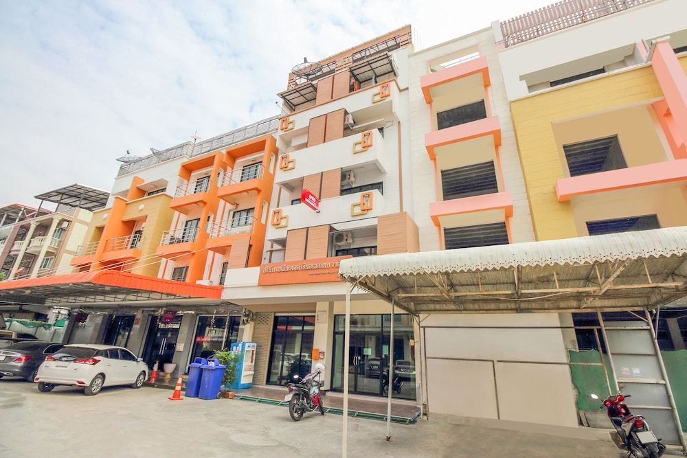 undefined OYO 697 Asia Family Bangkok 3