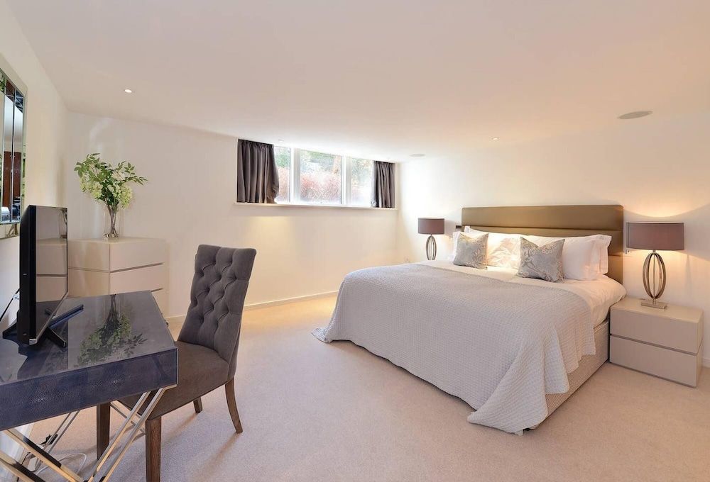 undefined Modern 2 Bed Flat in the Heart of Kensington 8