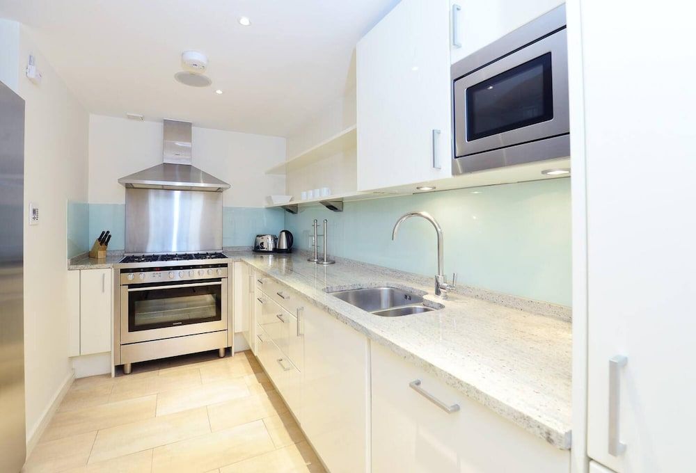 undefined Modern 2 Bed Flat in the Heart of Kensington 9