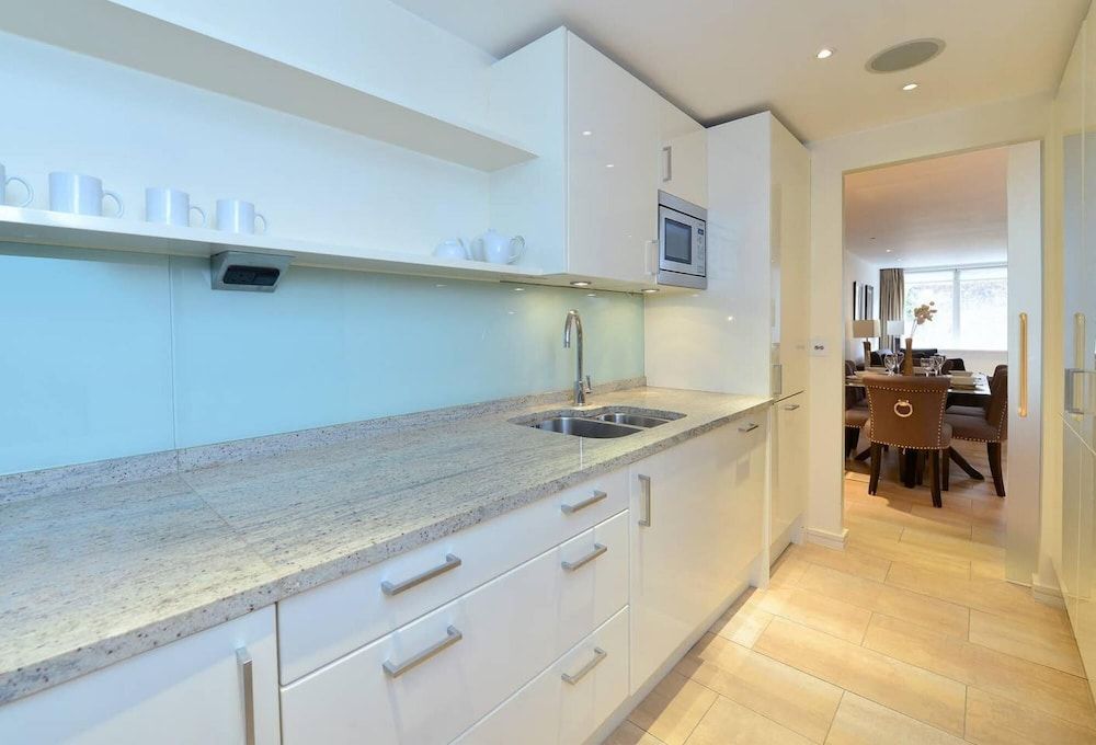 undefined Modern 2 Bed Flat in the Heart of Kensington 3