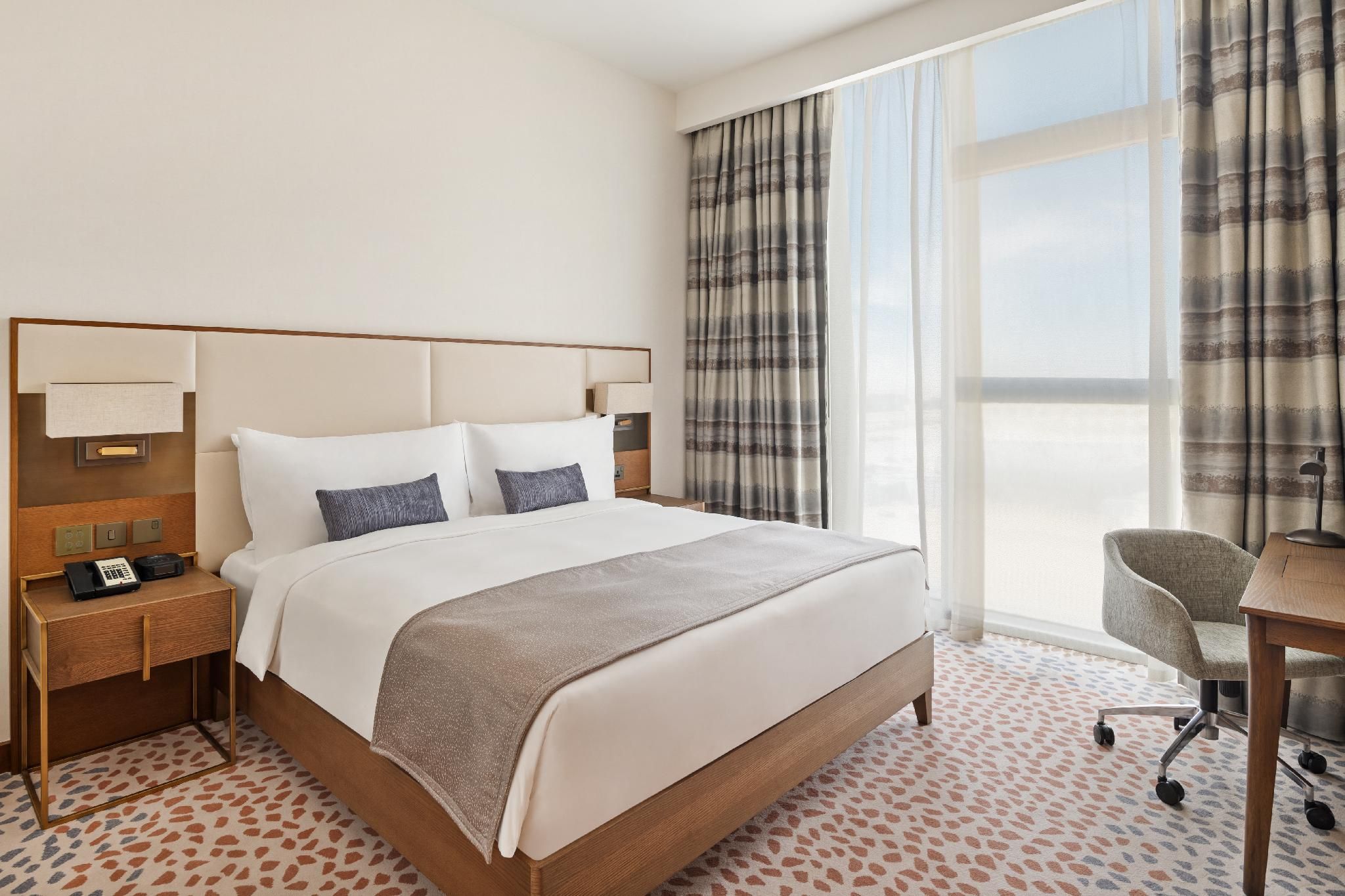 1 King Bed Studio Suite City View Smoking