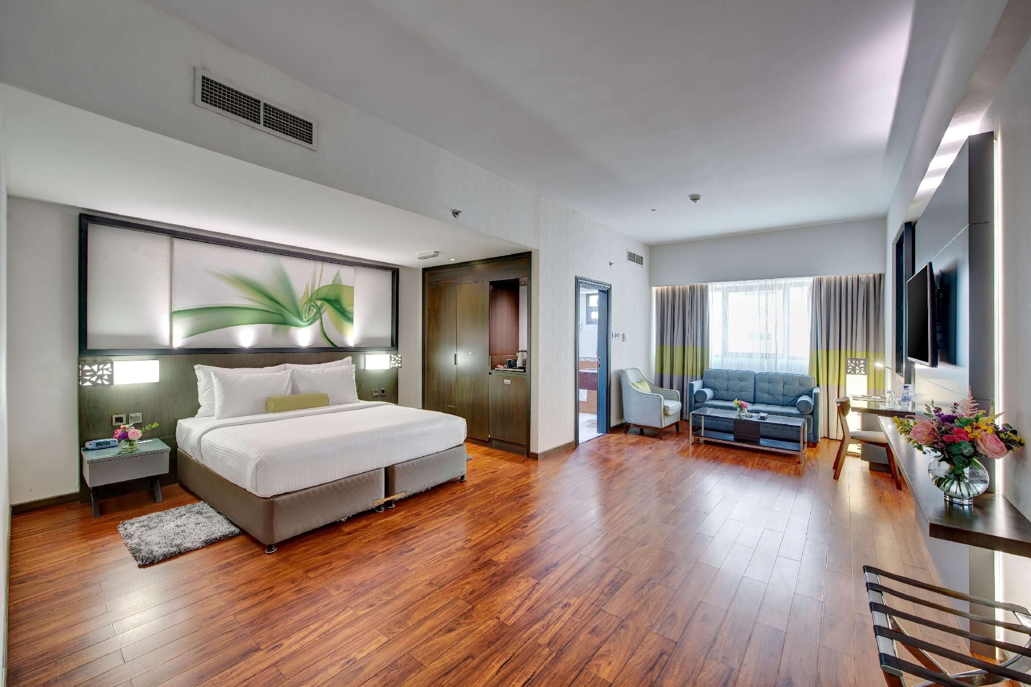 1 King Bed, Junior Suite, Non-Smoking