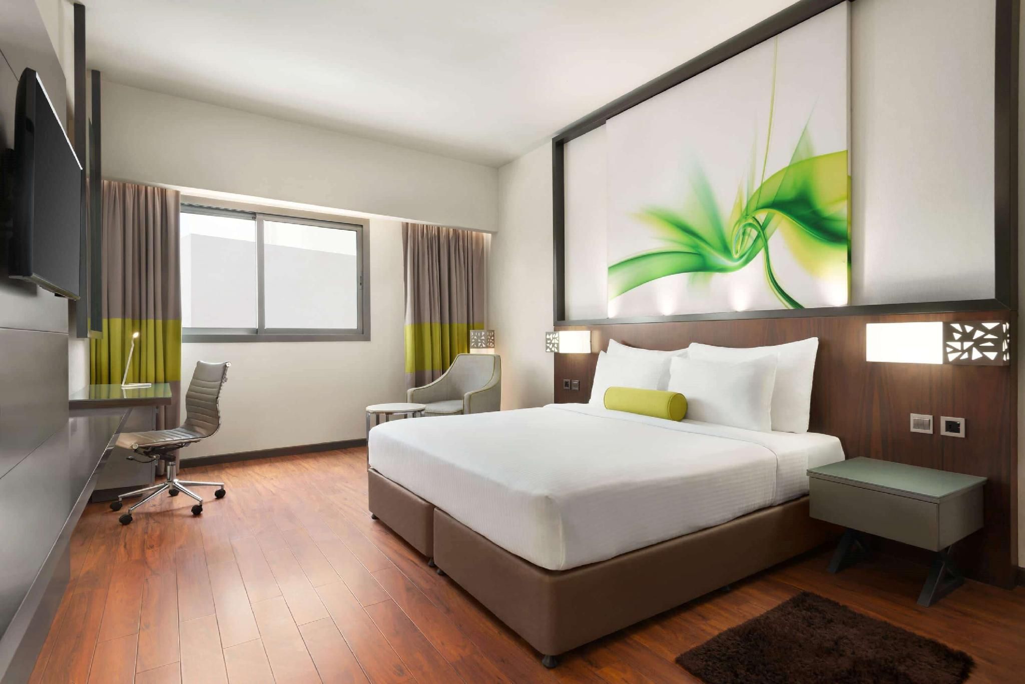 1 King Bed, Executive Mobility Accessible Room, Non-Smoking