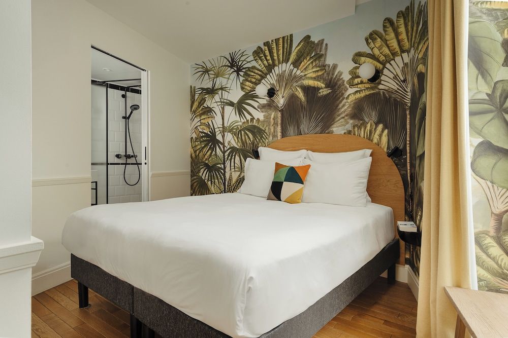 2-BR Deluxe Apartment with View