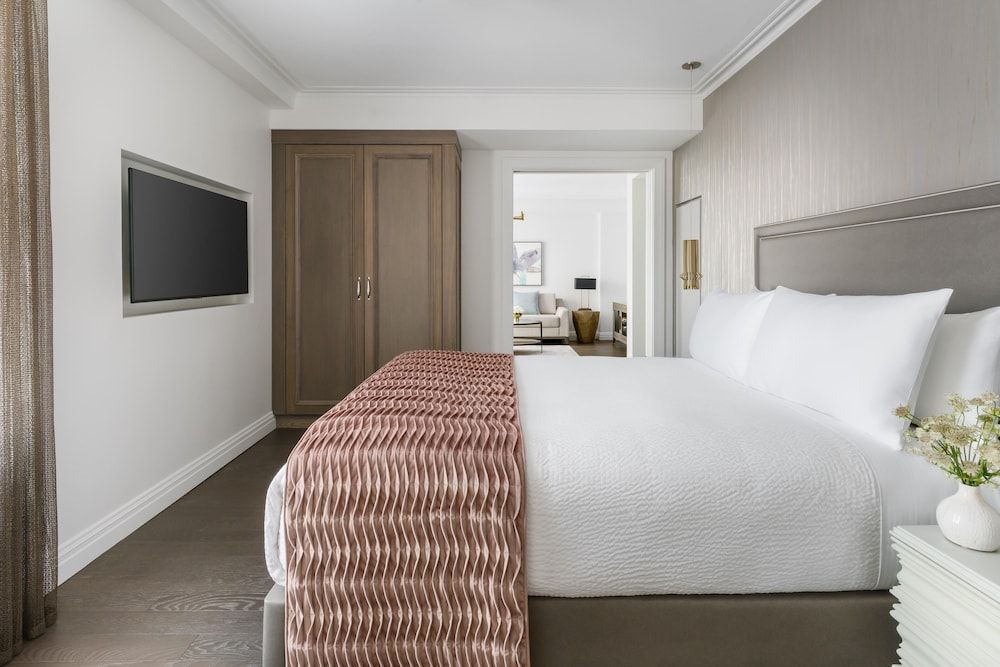 undefined The Wallace 7