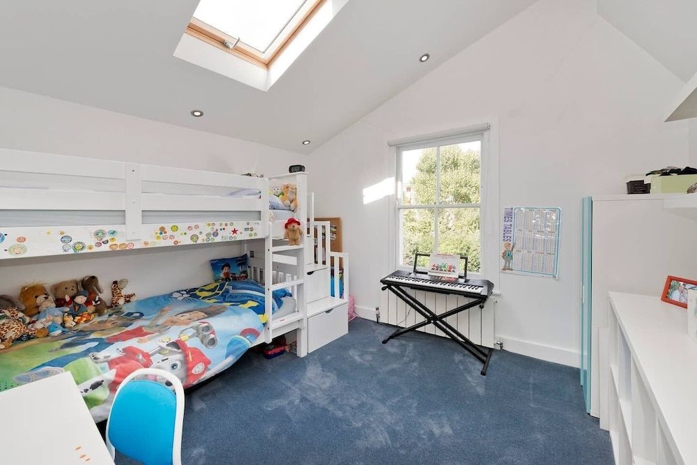 undefined Bright & Spacious 5 Bed House in Charming Putney 6