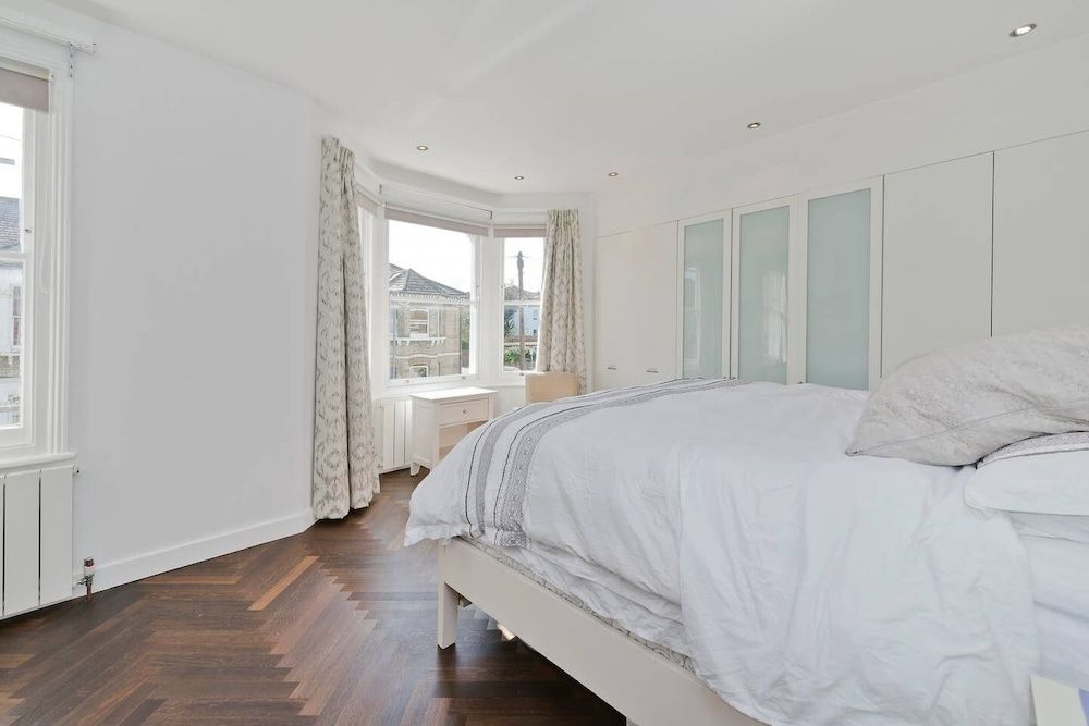 undefined Bright & Spacious 5 Bed House in Charming Putney 7