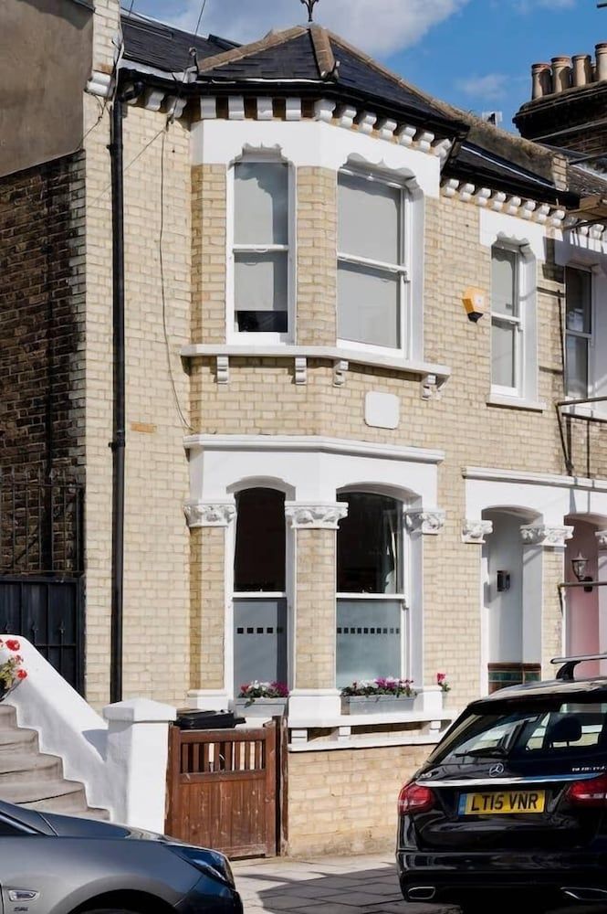 undefined Bright & Spacious 5 Bed House in Charming Putney