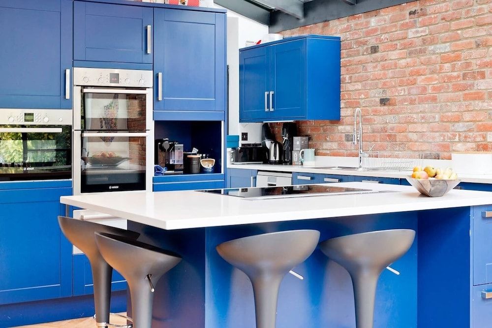 Bright & Spacious 5 Bed House in Charming Putney House (5 Bedrooms) 11