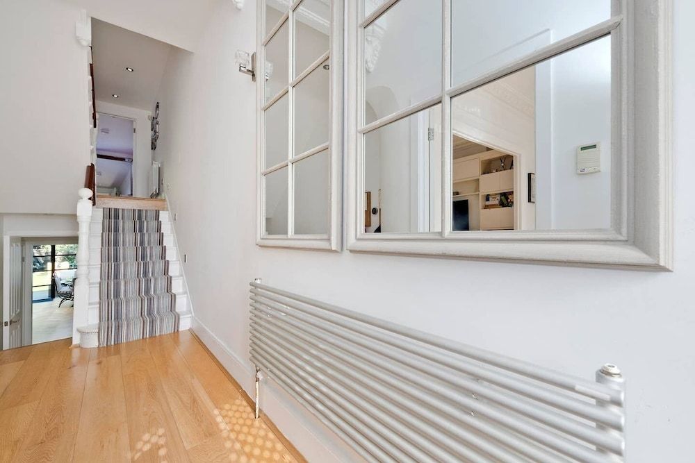 undefined Bright & Spacious 5 Bed House in Charming Putney 3