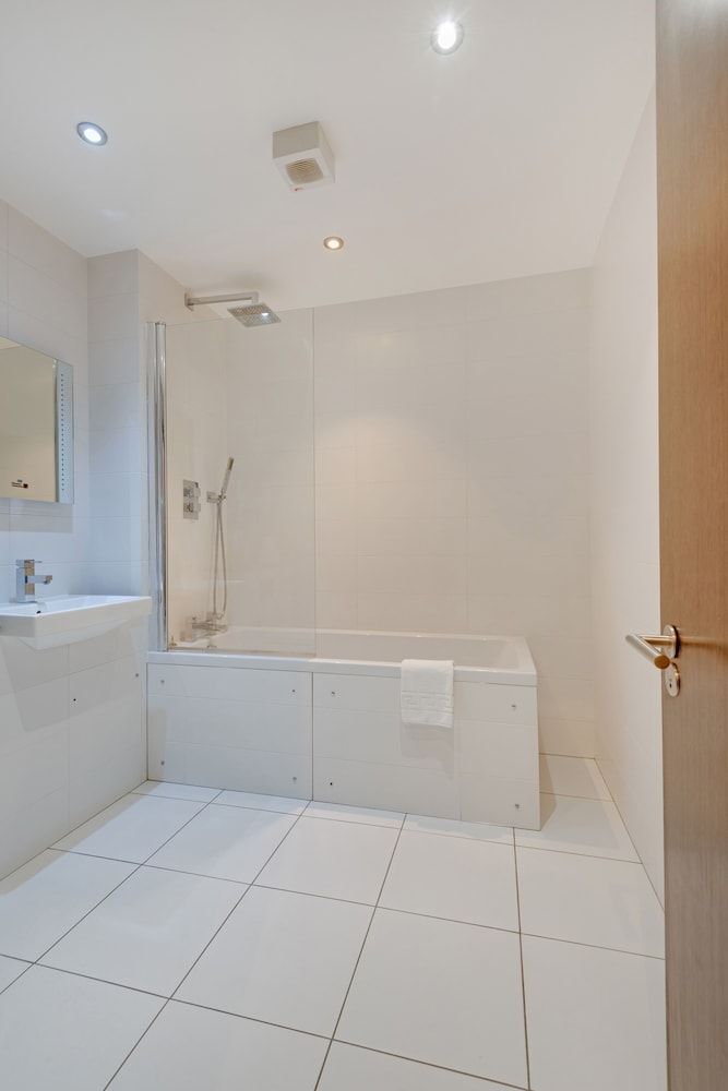 Heinze Building by City Living London Flat 401 Farringdon Road 10