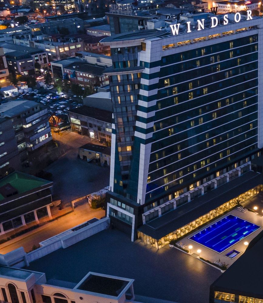 undefined Windsor Hotel & Convention Center 10