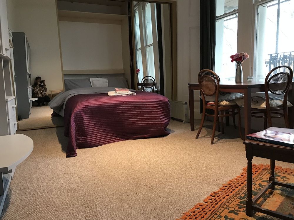 undefined Hyde Park Studio 6