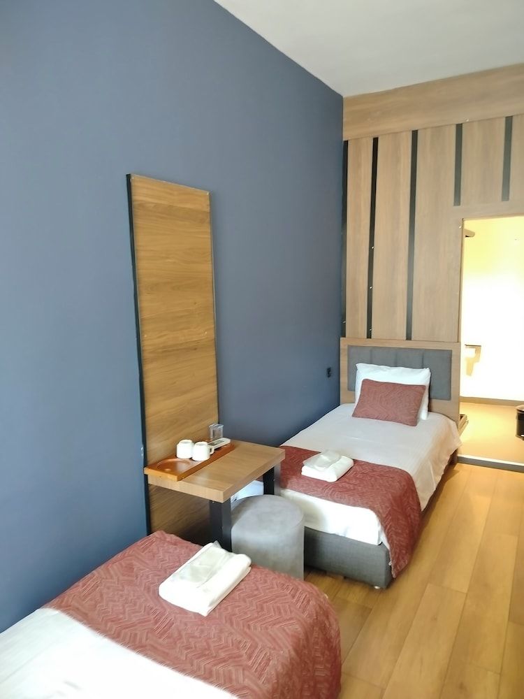 Beşiktaş Konuk Hotel Economy Twin Room, 2 Twin Beds 6