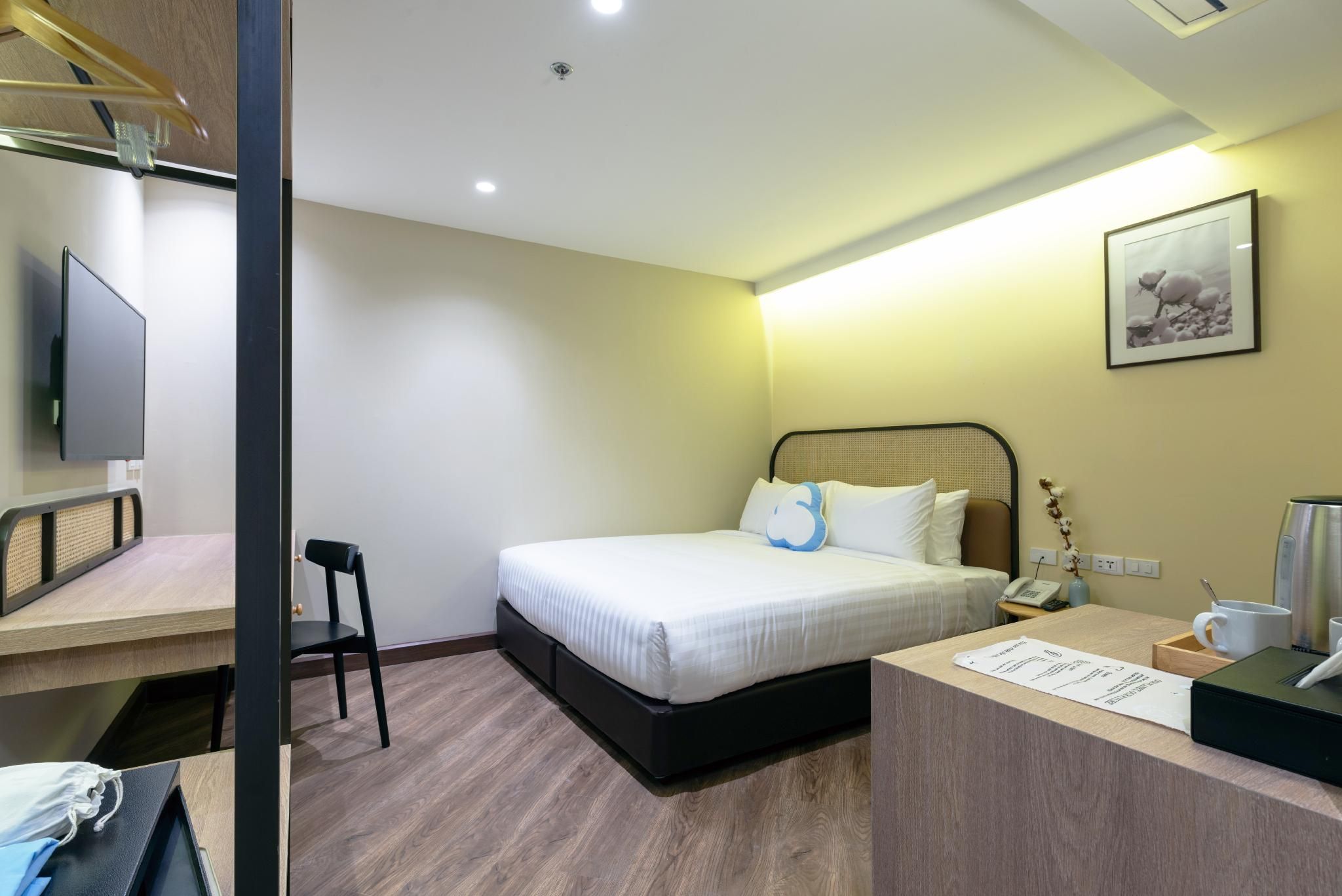Deluxe Double or Twin Room without Window