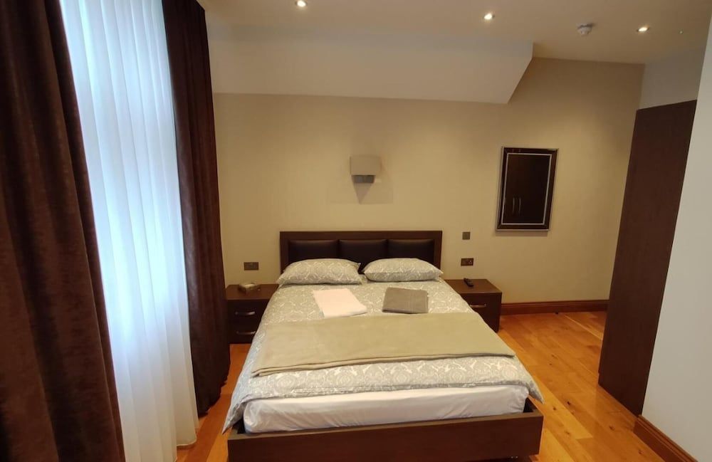 undefined OYO The Kilburn Arms 2