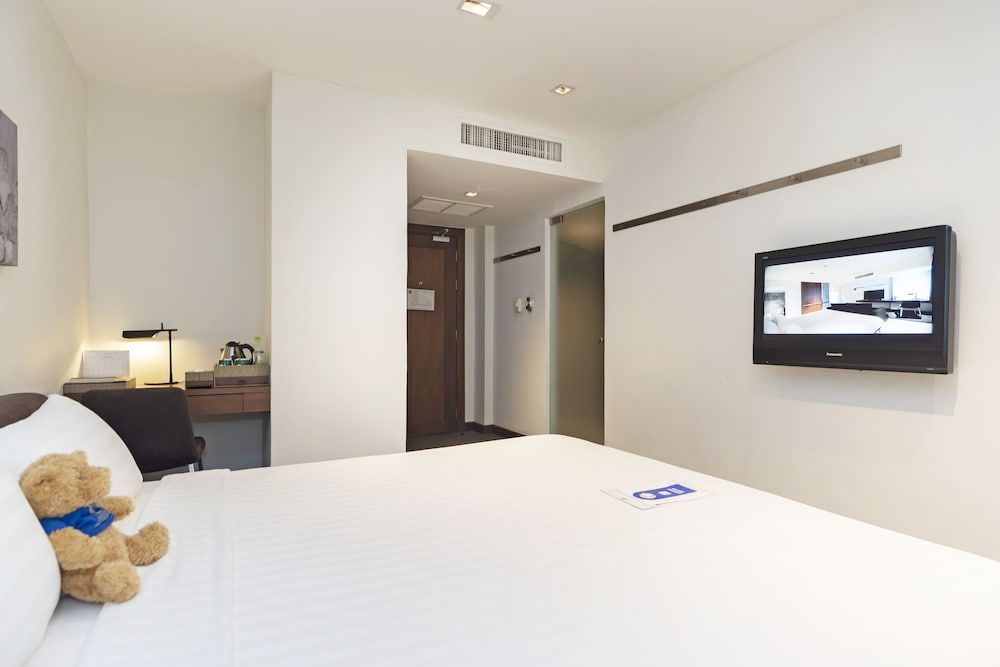 undefined Silver Living Phrom Phong by Favstay 4