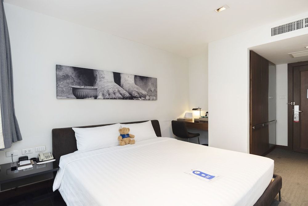 undefined Silver Living Phrom Phong by Favstay 7