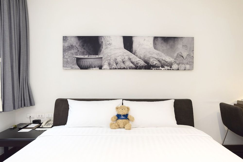 undefined Silver Living Phrom Phong by Favstay 2