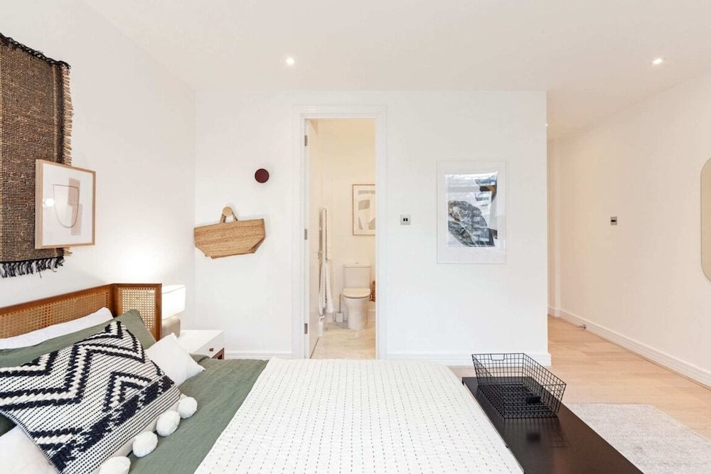undefined Designer 2 Bedroom Apartment in Holborn