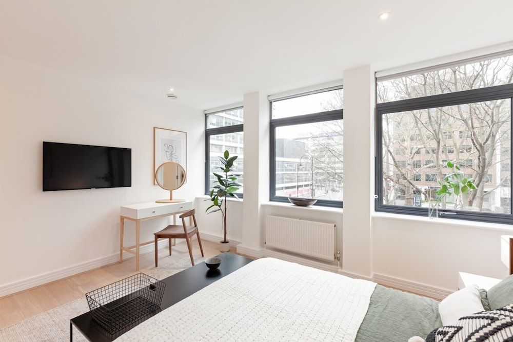 undefined Designer 2 Bedroom Apartment in Holborn 2