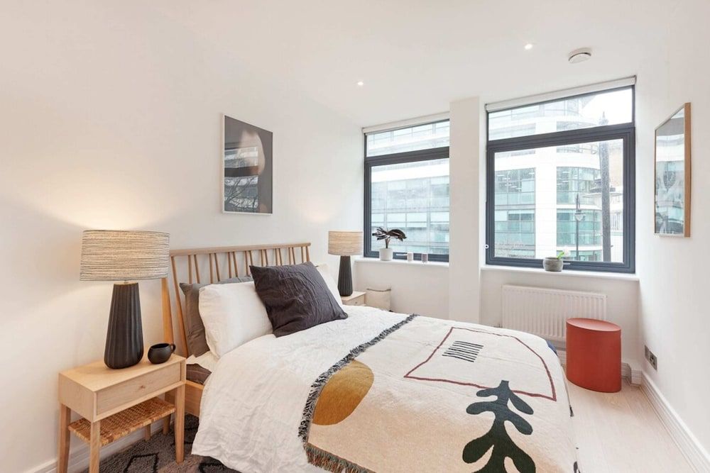 undefined Designer 2 Bedroom Apartment in Holborn 9