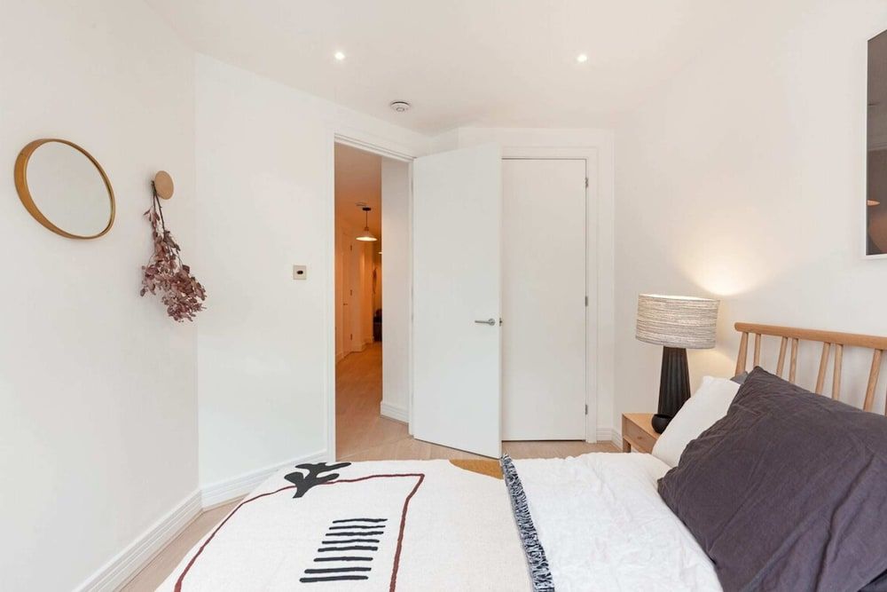 undefined Designer 2 Bedroom Apartment in Holborn 5