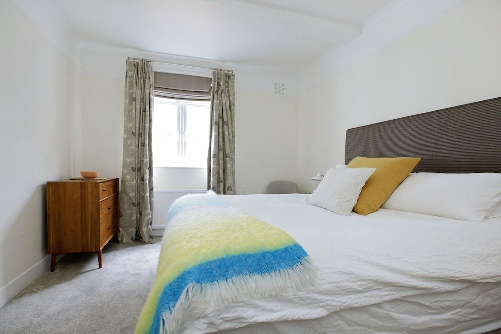 Quiet Historic Mews- Hyde Park Three-Bedroom Apartment 14