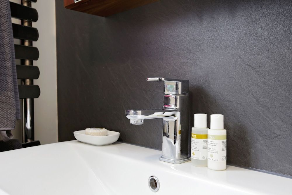 Quiet Historic Mews- Hyde Park Three-Bedroom Apartment 21