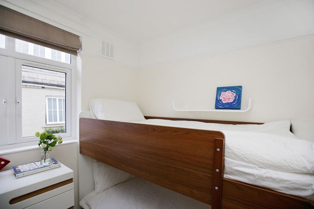 Quiet Historic Mews- Hyde Park Three-Bedroom Apartment 15