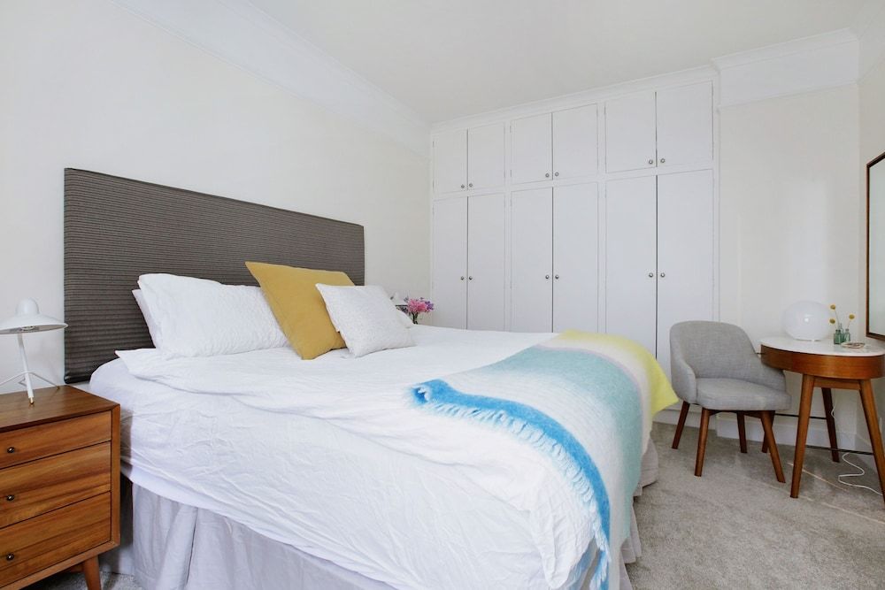 Quiet Historic Mews- Hyde Park Three-Bedroom Apartment 13