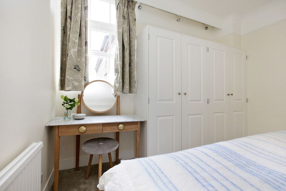 Quiet Historic Mews- Hyde Park Three-Bedroom Apartment 28