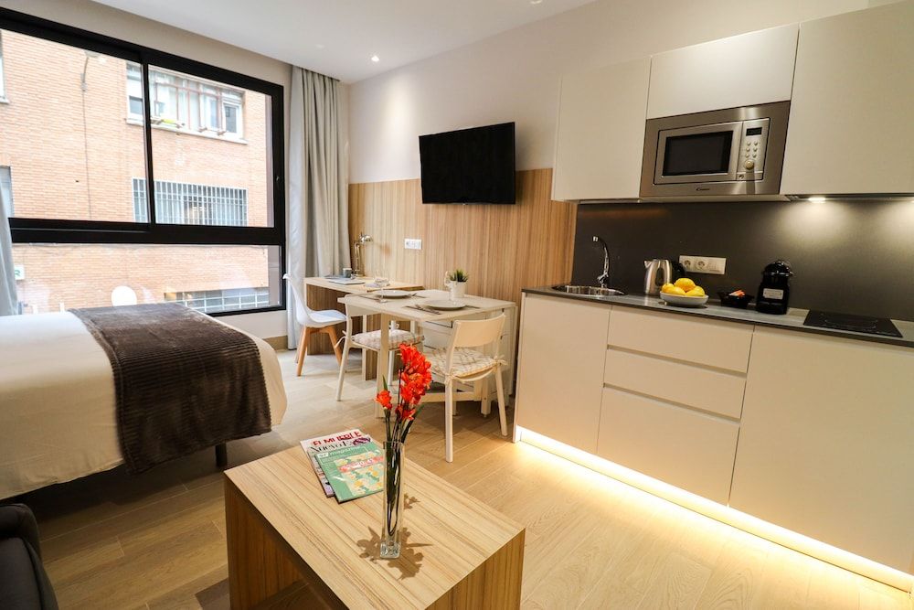 CIELO Madrid Studios Comfort Studio, City View 17