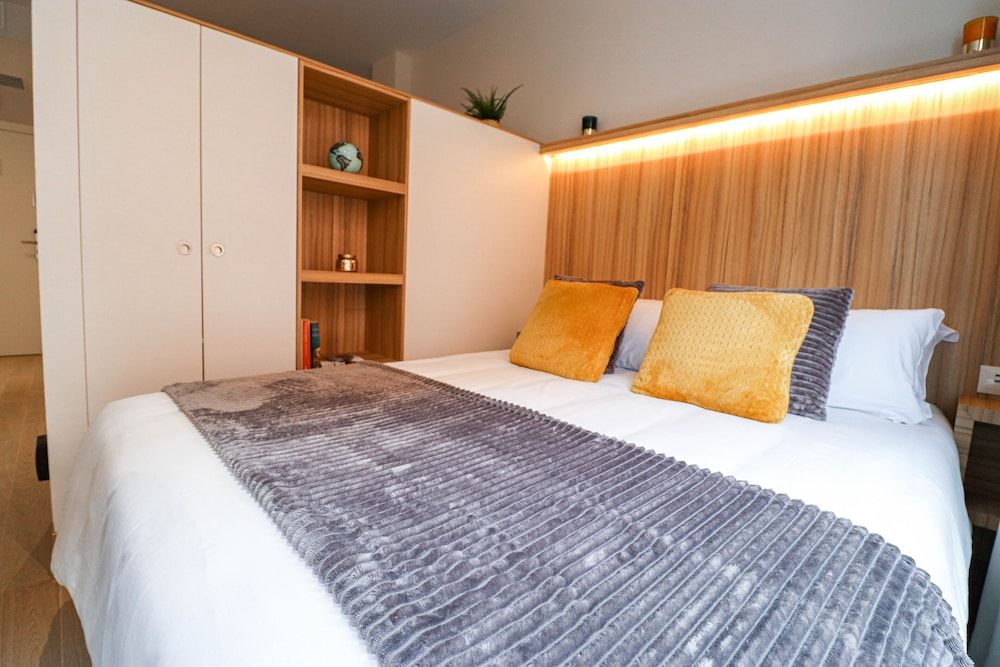 CIELO Madrid Studios Comfort Studio, City View 5