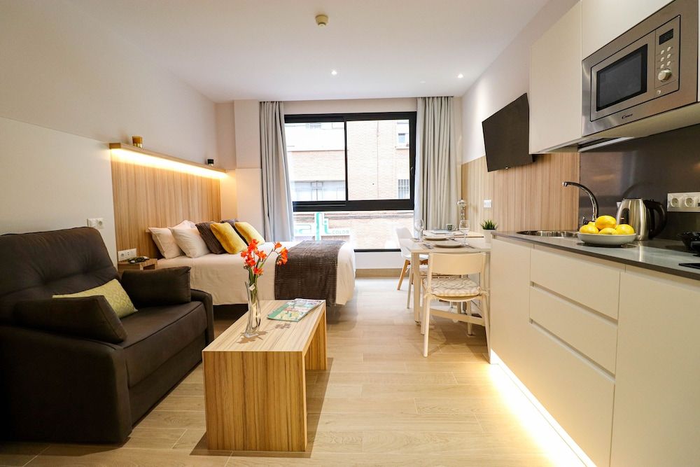 CIELO Madrid Studios Comfort Studio, City View 14