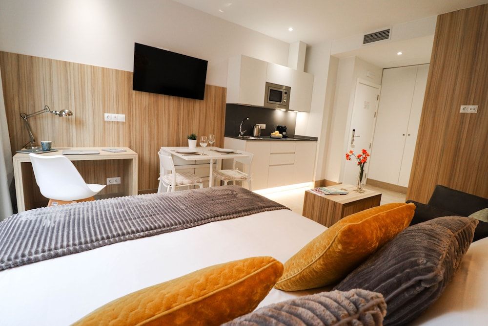 CIELO Madrid Studios Comfort Studio, City View 2