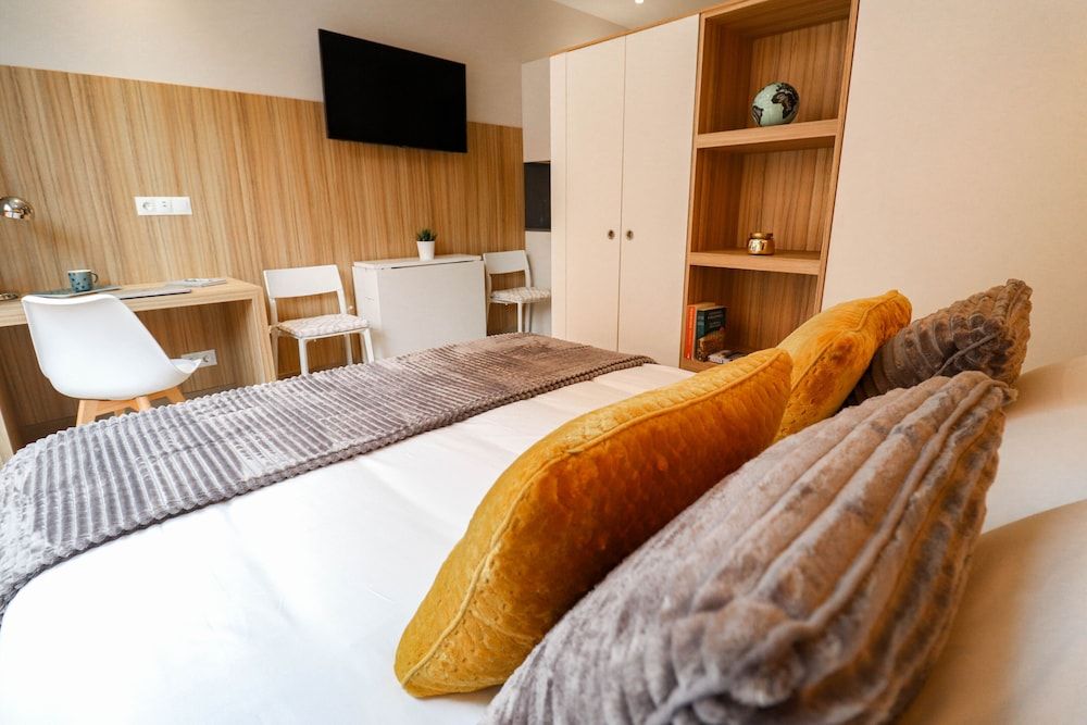 CIELO Madrid Studios Comfort Studio, City View 3