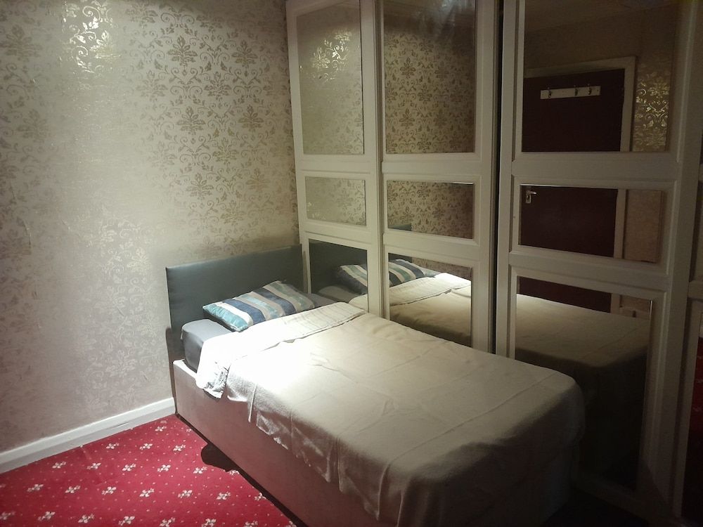 undefined Lovely 1-bed Studio in London 2