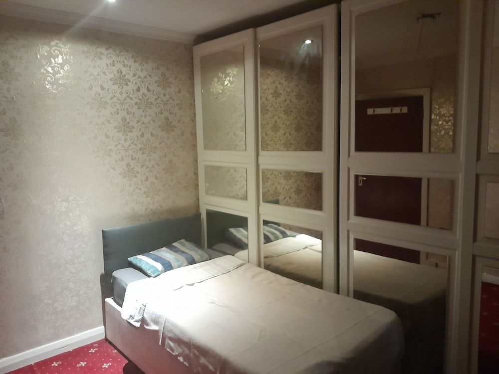 undefined Lovely 1-bed Studio in London 3