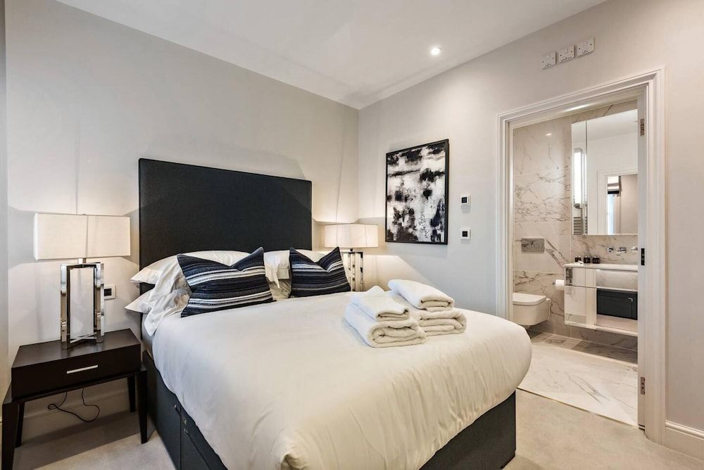 undefined Beautiful West London 3 bed Apartment 9