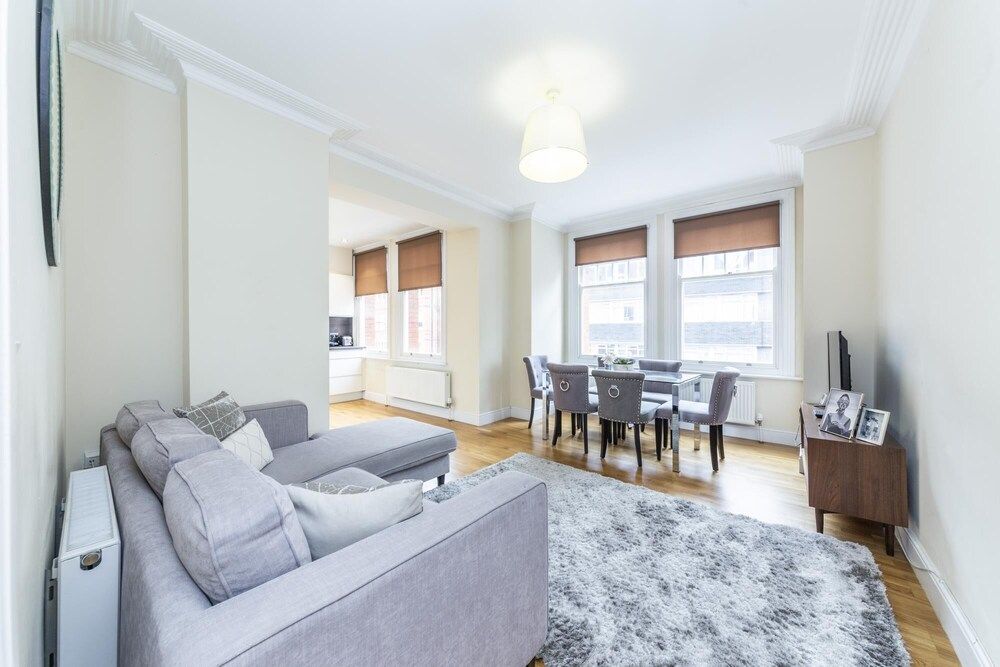 undefined Bright 3 Bedroom Apartment in Hammersmith 9