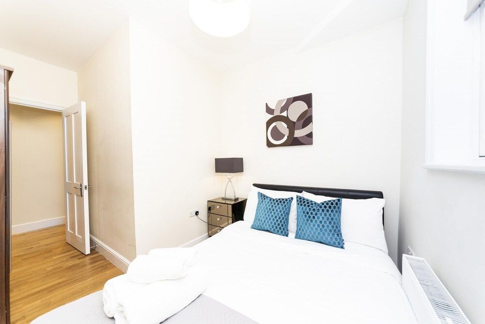undefined Bright 3 Bedroom Apartment in Hammersmith 8