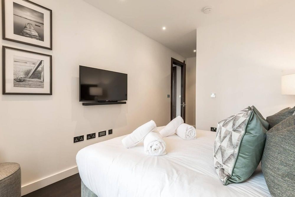 undefined Luxurious 2 Bedroom Apartment With Winter Garden 6