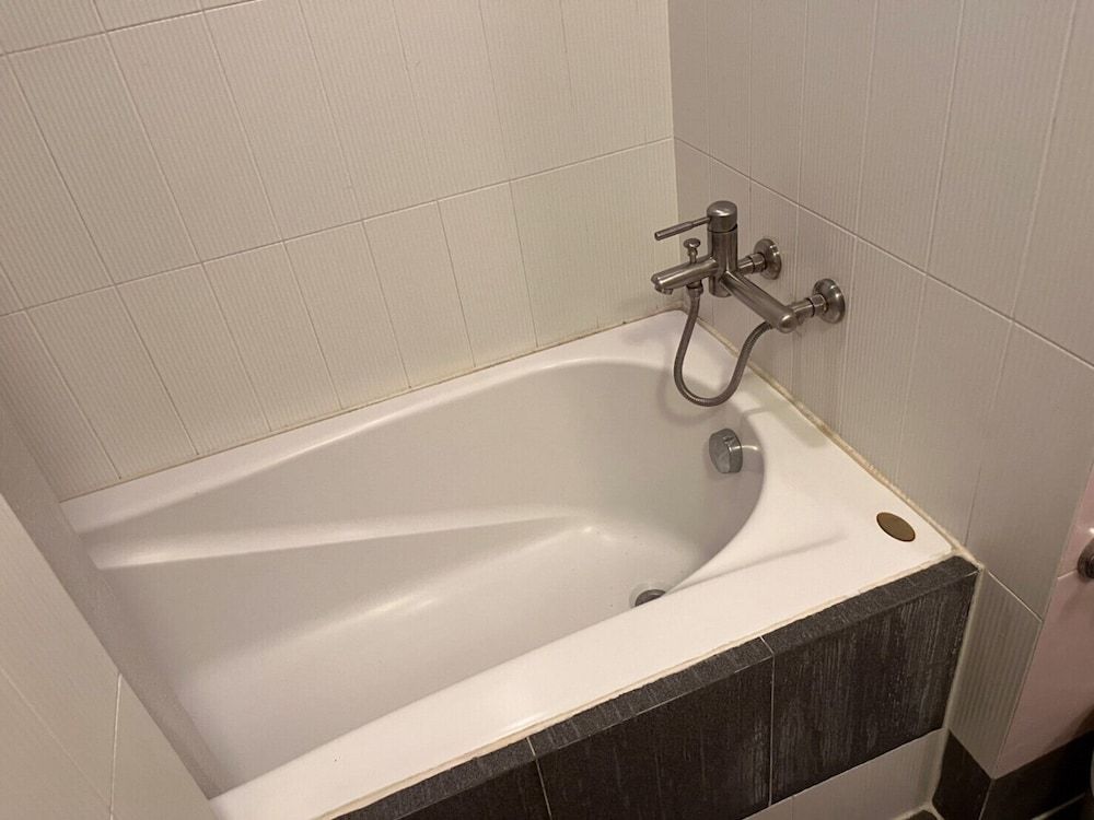 Deep Soaking Bathtub