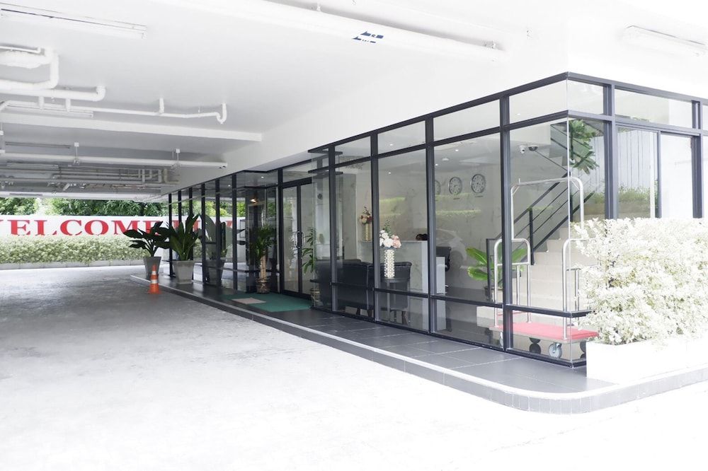 undefined Pacific Residence 39 5