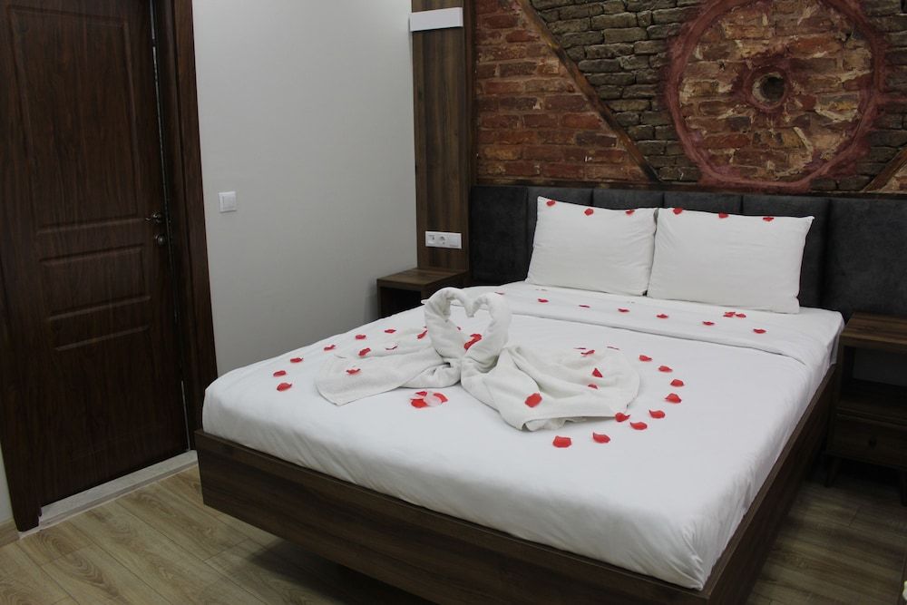 undefined Han Suite Hotel 4