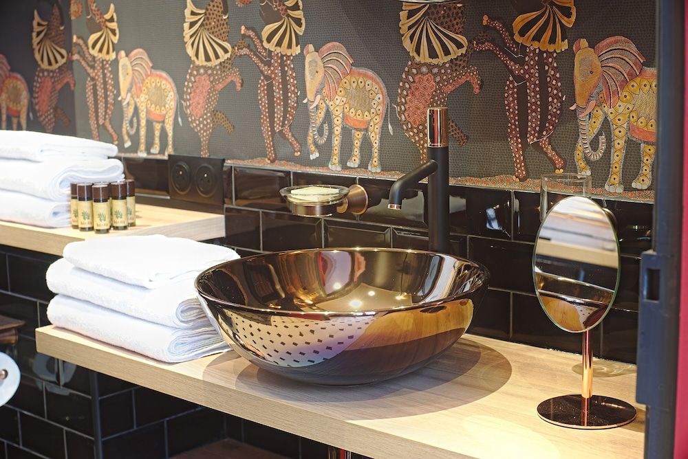 The Lord Byron Suite Luxury Apartment, Ensuite, Courtyard View 11