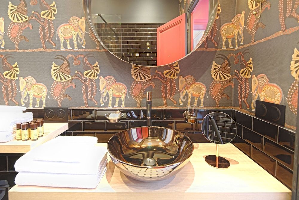 The Lord Byron Suite Luxury Apartment, Ensuite, Courtyard View 16